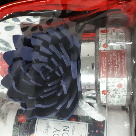 Brompton and Langley Bath Set - Berry and Sage - Picture 3 of 4